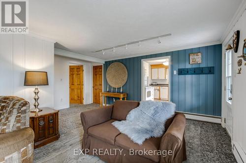 304 Champlain Road, Penetanguishene, ON - Indoor Photo Showing Living Room