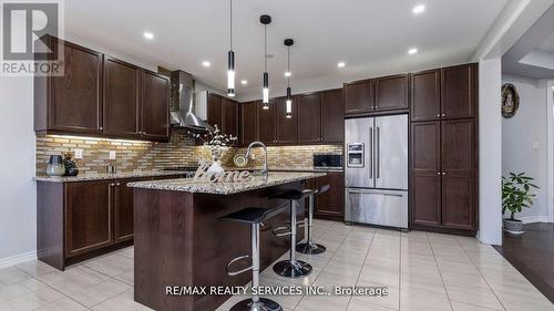 104 Roulette Crescent, Brampton, ON - Indoor Photo Showing Kitchen With Upgraded Kitchen