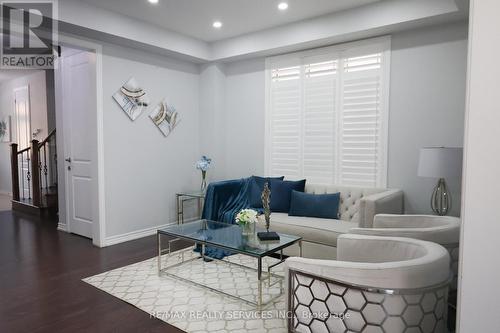 104 Roulette Crescent, Brampton, ON - Indoor Photo Showing Living Room