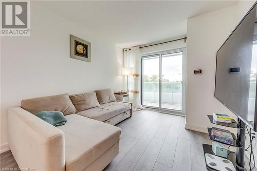 10 Wilby Crescent Unit# 309, Toronto, ON - Indoor Photo Showing Living Room