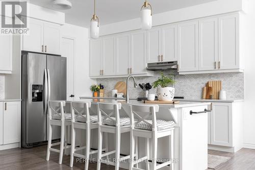 31 Hunter Place, Bracebridge, ON - Indoor Photo Showing Kitchen With Upgraded Kitchen