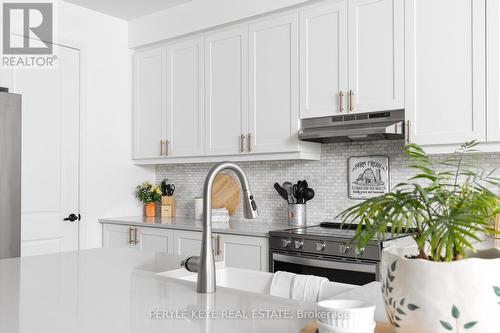 31 Hunter Place, Bracebridge, ON - Indoor Photo Showing Kitchen