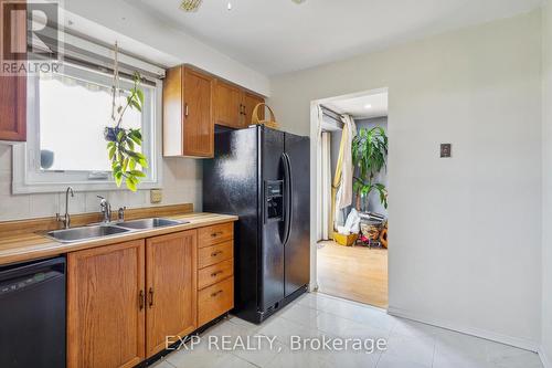 85 Acadian Heights, Brampton, ON - Indoor Photo Showing Kitchen With Double Sink