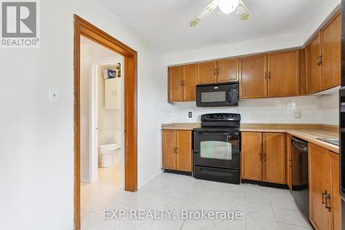 85 Acadian Heights, Brampton, ON - Indoor Photo Showing Kitchen