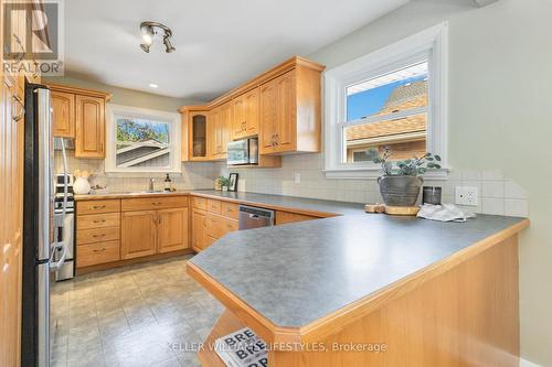 30 Cliftonvale Avenue, London, ON - Indoor Photo Showing Kitchen