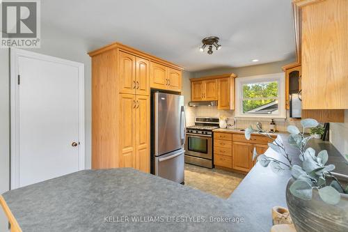 30 Cliftonvale Avenue, London, ON - Indoor Photo Showing Kitchen