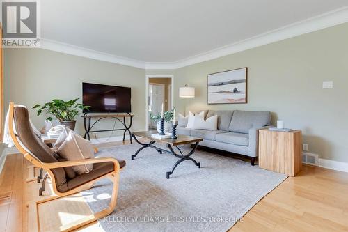 30 Cliftonvale Avenue, London, ON - Indoor Photo Showing Living Room