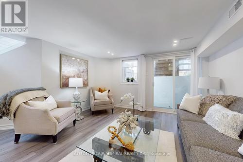 394 Old Orchard Grove, Toronto, ON - Indoor Photo Showing Living Room