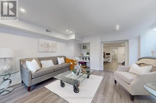 394 Old Orchard Grove, Toronto, ON - Indoor Photo Showing Living Room