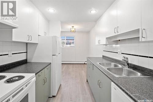 11 111 St Lawrence Crescent, Saskatoon, SK - Indoor Photo Showing Kitchen With Double Sink