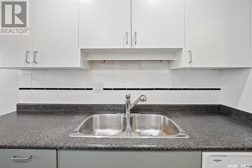 11 111 St Lawrence Crescent, Saskatoon, SK - Indoor Photo Showing Kitchen With Double Sink