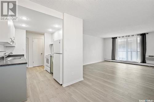 11 111 St Lawrence Crescent, Saskatoon, SK - Indoor Photo Showing Kitchen