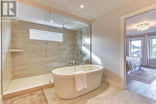 3289 Mersea Street, London, ON - Indoor Photo Showing Bathroom