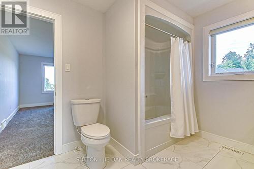 3289 Mersea Street, London, ON - Indoor Photo Showing Bathroom