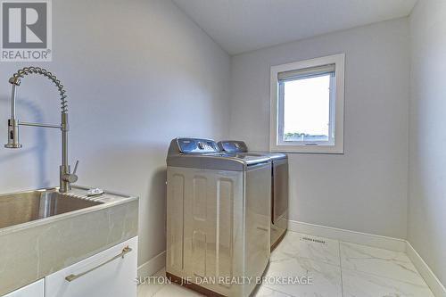 3289 Mersea Street, London, ON - Indoor Photo Showing Laundry Room