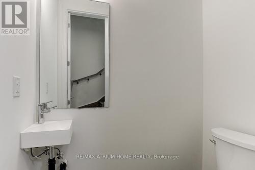 1240 - 10 David Eyer Road, Richmond Hill, ON - Indoor Photo Showing Bathroom