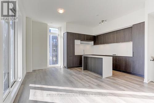 1240 - 10 David Eyer Road, Richmond Hill, ON - Indoor Photo Showing Kitchen