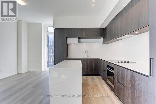 1240 - 10 David Eyer Road, Richmond Hill, ON - Indoor Photo Showing Kitchen