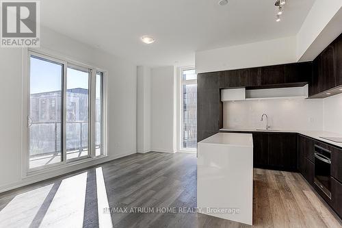 1240 - 10 David Eyer Road, Richmond Hill, ON - Indoor Photo Showing Kitchen With Upgraded Kitchen