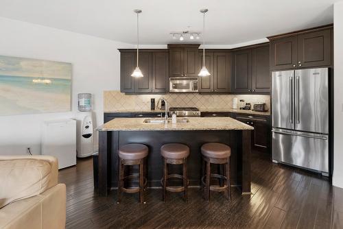 6102-4026 Pritchard Drive, West Kelowna, BC - Indoor Photo Showing Kitchen With Upgraded Kitchen