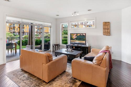 6102-4026 Pritchard Drive, West Kelowna, BC - Indoor Photo Showing Living Room