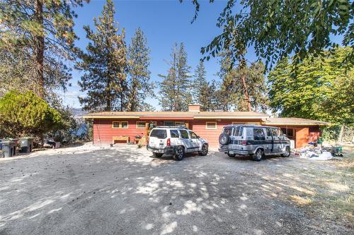 4902 Lakeshore Road, Kelowna, BC - Outdoor