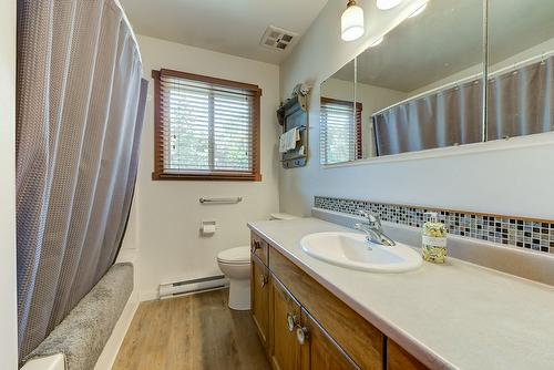 2906 Weatherhill Road, West Kelowna, BC - Indoor Photo Showing Bathroom