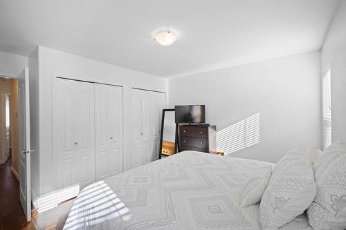 153 Brighton Road, Kelowna, BC - Indoor Photo Showing Bedroom