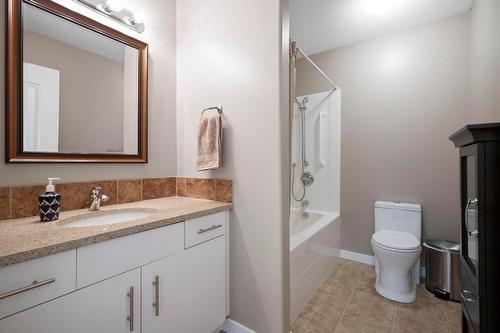 153 Brighton Road, Kelowna, BC - Indoor Photo Showing Bathroom