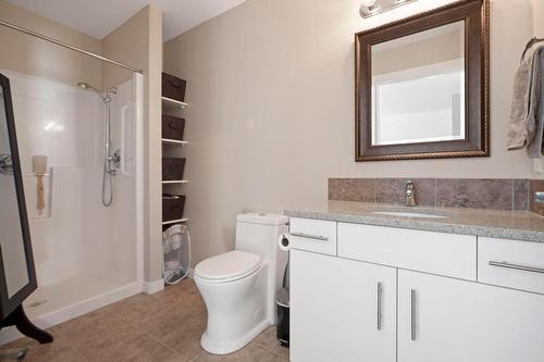 153 Brighton Road, Kelowna, BC - Indoor Photo Showing Bathroom