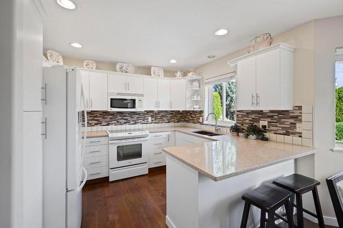 153 Brighton Road, Kelowna, BC - Indoor Photo Showing Kitchen With Double Sink With Upgraded Kitchen