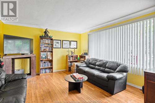 4665 Malden, Windsor, ON - Indoor Photo Showing Living Room