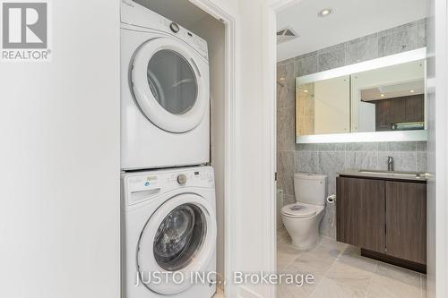 3808 - 115 Mcmahon Drive, Toronto, ON - Indoor Photo Showing Laundry Room