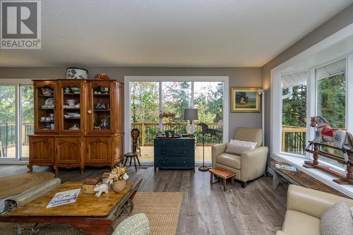 9345 Cummings Road, Prince George, BC - Indoor Photo Showing Living Room