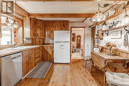 63 Nelson Street, Barrie, ON - Indoor Photo Showing Kitchen