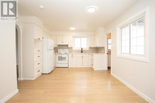 349 First Ave, Sault Ste. Marie, ON - Indoor Photo Showing Kitchen