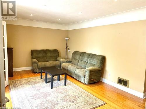 439 Upper Gage Avenue, Hamilton, ON - Indoor Photo Showing Living Room