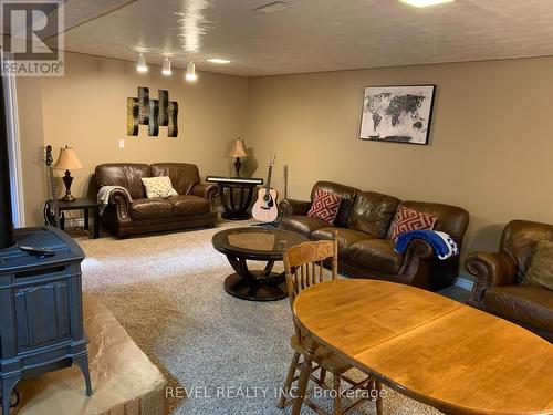 35 Carleton Place, Timmins (Main Area), ON - Indoor Photo Showing Living Room