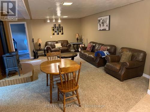 35 Carleton Place, Timmins (Main Area), ON - Indoor Photo Showing Living Room