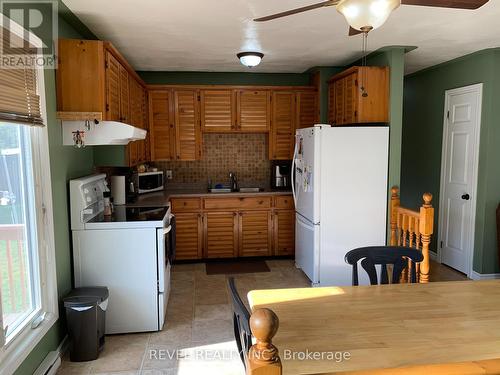 35 Carleton Place, Timmins (Main Area), ON - Indoor Photo Showing Kitchen With Double Sink