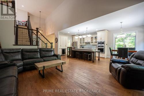 8791 Timberwood Trail, Lambton Shores (Grand Bend), ON - Indoor Photo Showing Living Room