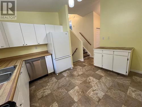 44 Sukunka Place, Tumbler Ridge, BC - Indoor Photo Showing Kitchen With Double Sink