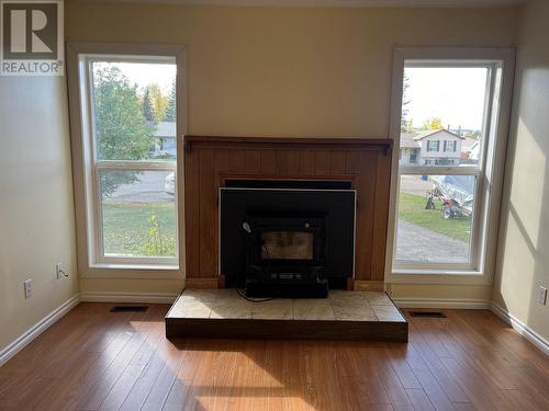 44 Sukunka Place, Tumbler Ridge, BC - Indoor Photo Showing Living Room With Fireplace