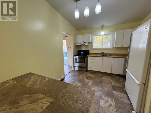 44 Sukunka Place, Tumbler Ridge, BC - Indoor Photo Showing Kitchen With Double Sink