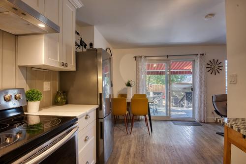 633 Haywood Street, Penticton, BC - Indoor Photo Showing Kitchen