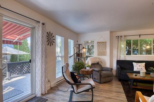 633 Haywood Street, Penticton, BC - Indoor Photo Showing Living Room