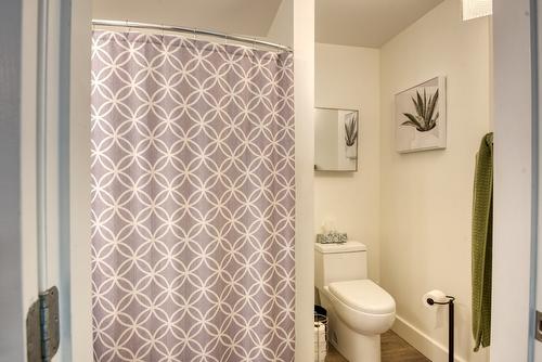 633 Haywood Street, Penticton, BC - Indoor Photo Showing Bathroom