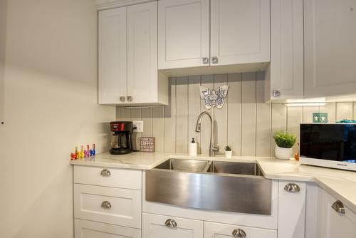 633 Haywood Street, Penticton, BC - Indoor Photo Showing Kitchen With Double Sink