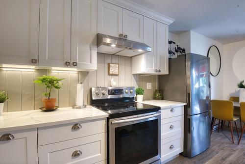 633 Haywood Street, Penticton, BC - Indoor Photo Showing Kitchen