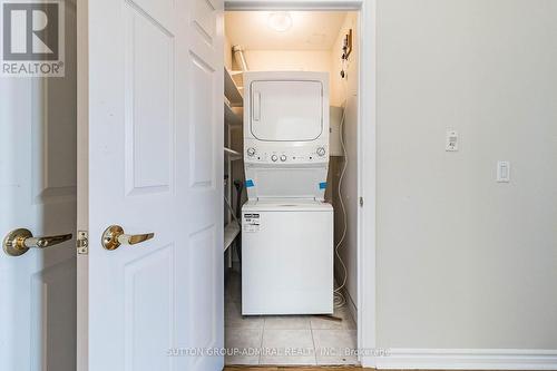 1515 - 100 Burloak Drive, Burlington, ON - Indoor Photo Showing Laundry Room